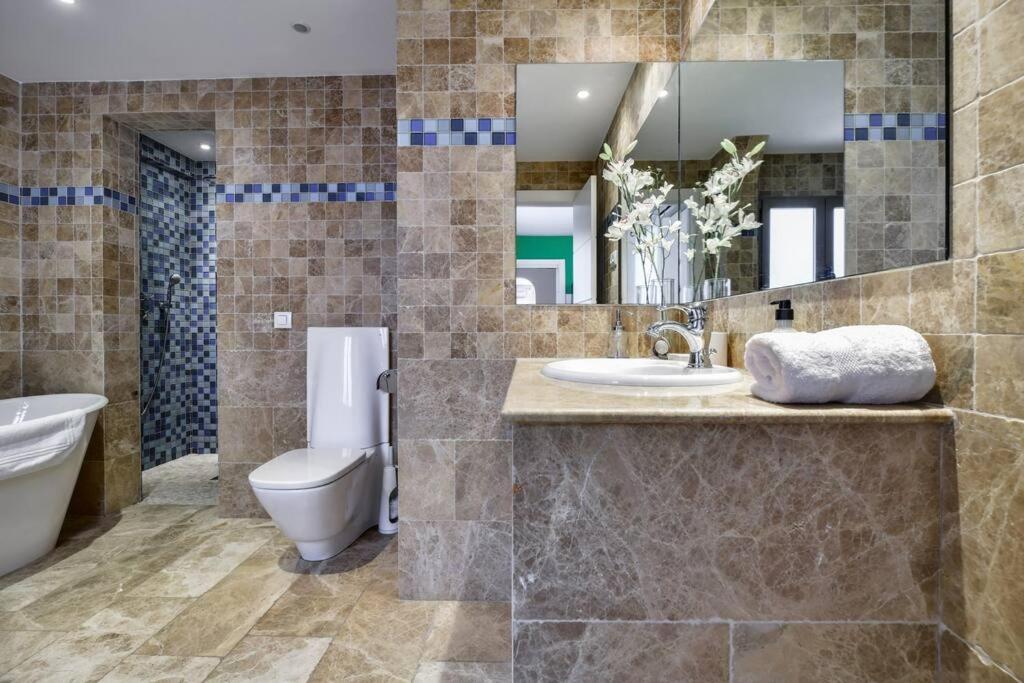 Big Stylish And Modern Apartment In Madrid Centre Esterno foto