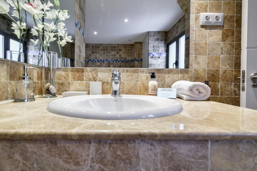 Big Stylish And Modern Apartment In Madrid Centre Esterno foto